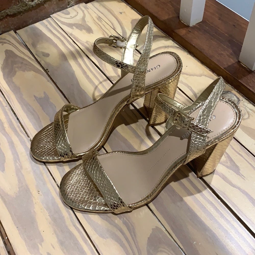 Never worn gold snakeskin Gianni Bini heels!